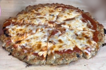 Low Carb 'Chicken Parm Pizza'